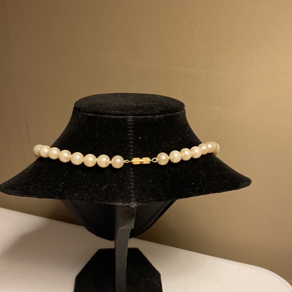 Faux Pearl Necklace - Picture 3 of 5